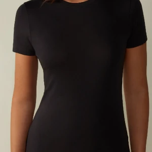 Intimissimi t-shirt  - Säljer denna t-shirt från intimissimi, helt oanvänd och har fortfarande prislappen på! 