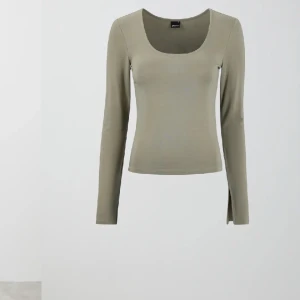 SÖKER - Söker denna i storlek xs från Gina soft touch jersey top i färgen ljusgrön 