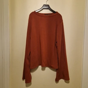 Tröja - Röd tröja från bohoo