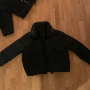 Jackor  - Första jackan är från lager 157 och i storlek Xs och andra jackan är från Gina tricot och i storlek Xs. Dom kostar 100/st! Tryck gärna på ”köp nu”💕