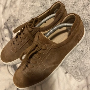 Arigato Skor - Skit snygga Arigato Skor, använda fåtal gånger men är i jättebra skick! 