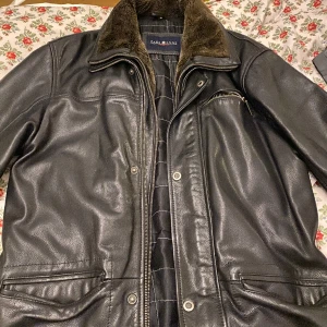 Park lane skinn jacka - Äkta skinn på jackan, storlek L