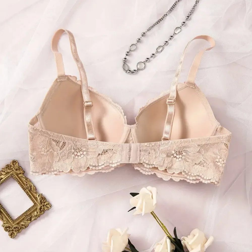 Säljer OANVÄND bh!! Säljer denna i beige och även svart. Storlek 75C. Dem är helt oanvända då jag såg direkt när jag fick hem dem att de är för små! 99kr styck eller båda för 149kr🖤🫶🏼. Muu.