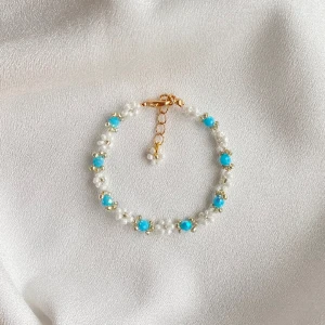 Smycke💗 - Handgjord armband, tillgängligt i andra färger 💗 blommighalsband, enkel armband och set ringar för 350kr(ordinarie pris:450kr). Design, färger coh storlek väljer man helt själv, för mer besök vår profil💕