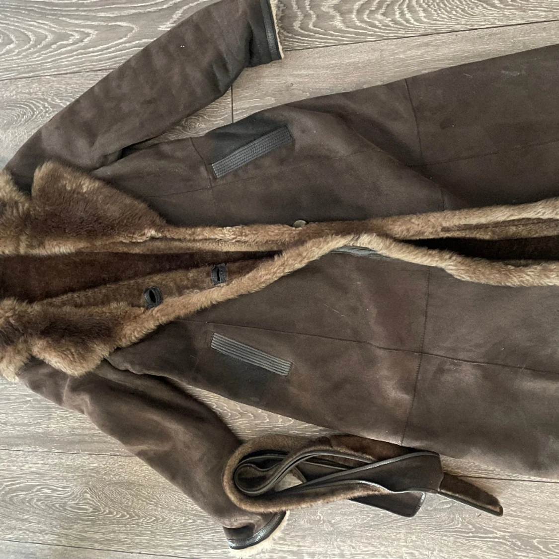 Skinnkappa med bälte