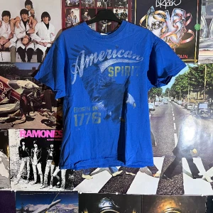 Vintage tröja - Sjukt snygg vintagetröja, perfket för dig som polskare vintage! Dm vid frågor!
