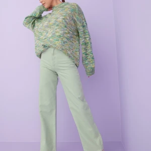 Nelly jeans  - Säljer mina ljus gröna jeans som fortfarande är helt nya. Har inte använts pga fel storlek och har inte heller hunnit returnera dom i tid. Prislappen är kvar, därav ny skick alltså. Hör av er vid funderingar 🩷