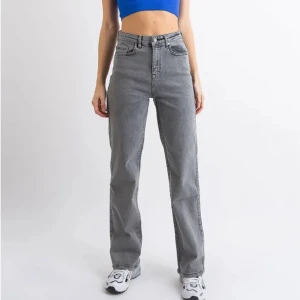 Madlady jeans - Långa på mig som är 167cm därav säljer jag dem. Super bekväma. Stretchig storlek 36 men hade sagt att dem är mer som en 38