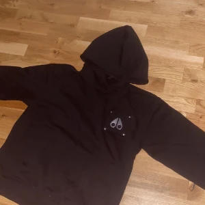 Moose Knuckles Hoodie - Moose Knuckles Hoodie Storlek S Köpt på NK för 3,400kr