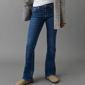 Jeans  - Säljer dessa jättefina jeansen från Ginatricot, då dem tyvärr är lite förstora för mig. Köpta för 500kr och säljer dem för 450kr, eftersom dem typ aldrig är använda pågrund av fel storlek🥰