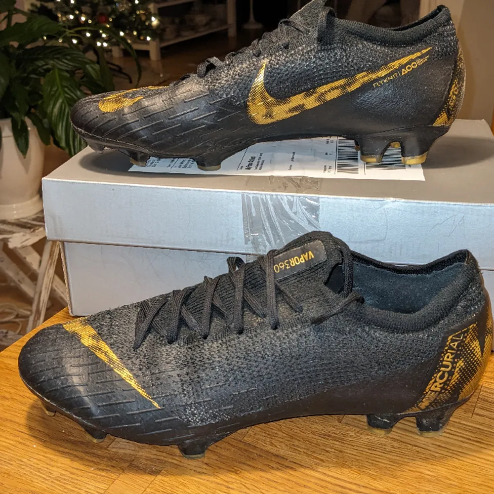 Nike Mercurial Vapor 12 Elite FG Black Lux - Svart/ Guld EU 40.5. Bra skick 8/10. Riktigt snygga Vapor 12s!. Skor.