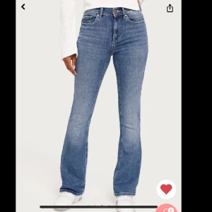 Jeans - Nya jeans från Vero Moda, använda 1 gång, fick i julklapp men tyckte inte dom passa mig, storlek M längd 32, 400kr + frakt🥰🥰