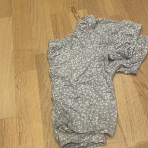 Blommig topp - Väldigt bra skick