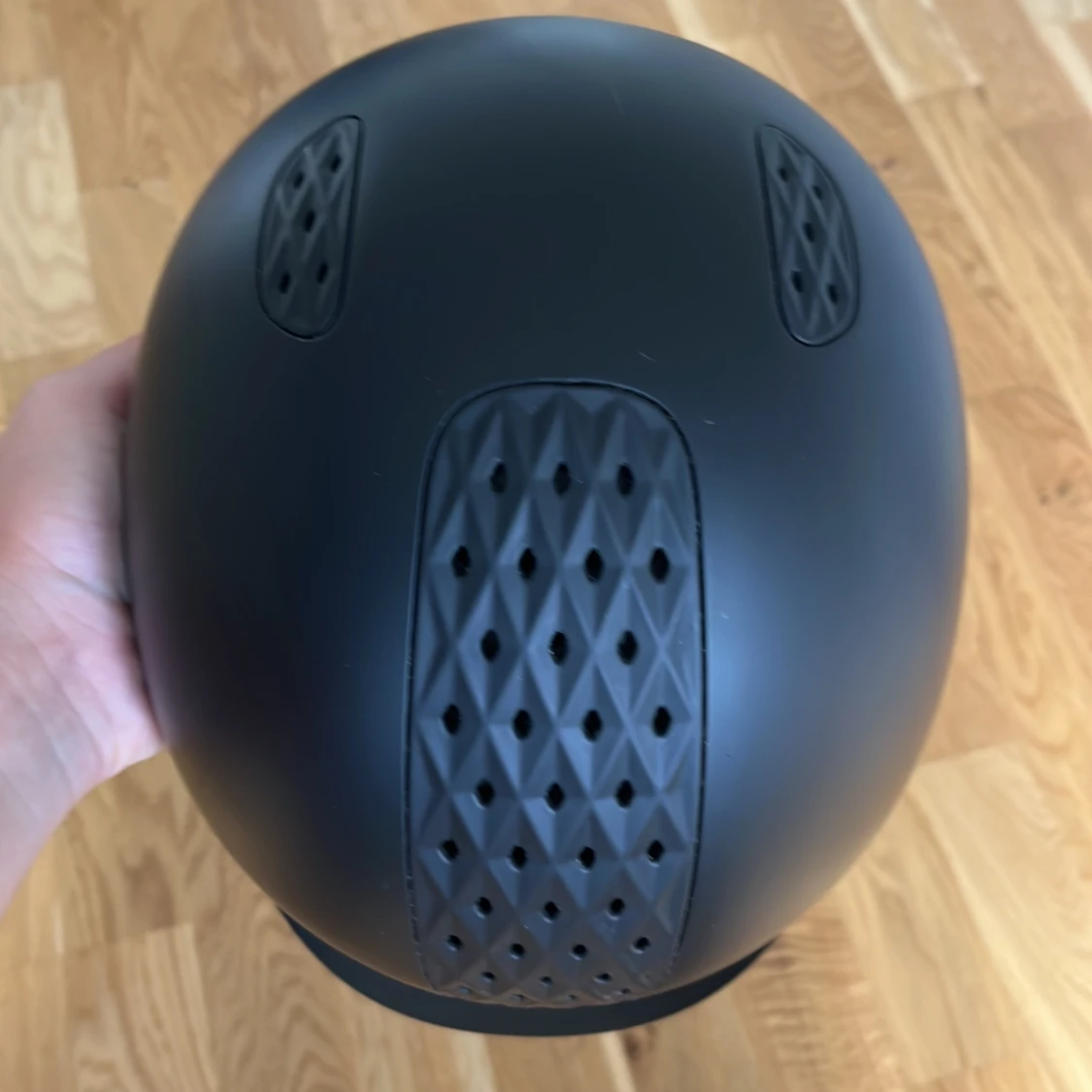 Svart ridhjälm från Fouganza - 90