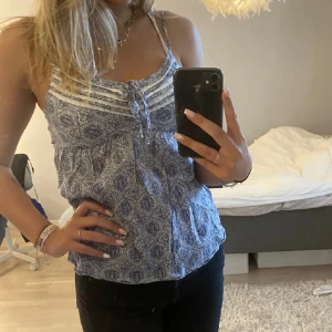 Super fin blå topp  - Säljer min fina blåa topp då den inte riktigt passade mig 💕 lånade bilder 