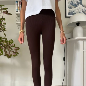Tränings tights  - Bruna tränings tights från Gina tricot 