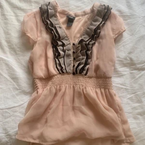 Blus - En fin blus köpt från vinted💞aldrig använd