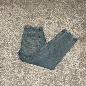 Zara jeans  - Säljer mina zara jeans då jag inte har någon användning av dem, jeansen är i fin skick 