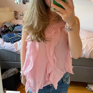 rosa volang topp💕 - så fin och bra skick!! knappt använd 💕