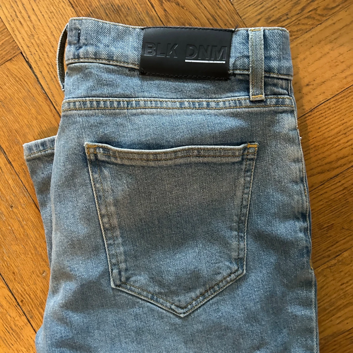 Ljusblå jeans från BLK DNM - 90