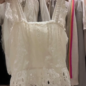 Vit blus  - Blus ifrån zara bra skick!💛