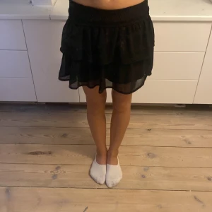 Jättegullig volangkjol  - Supersöt volangkjol från Kappahl i storlek 170. Nyskick och använd ca 4 gånger💗💗