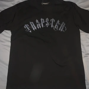 Trapstar tshirt - Jätte fin trapstar T-shirt som aldrig har använt även tagen sitter kvar 