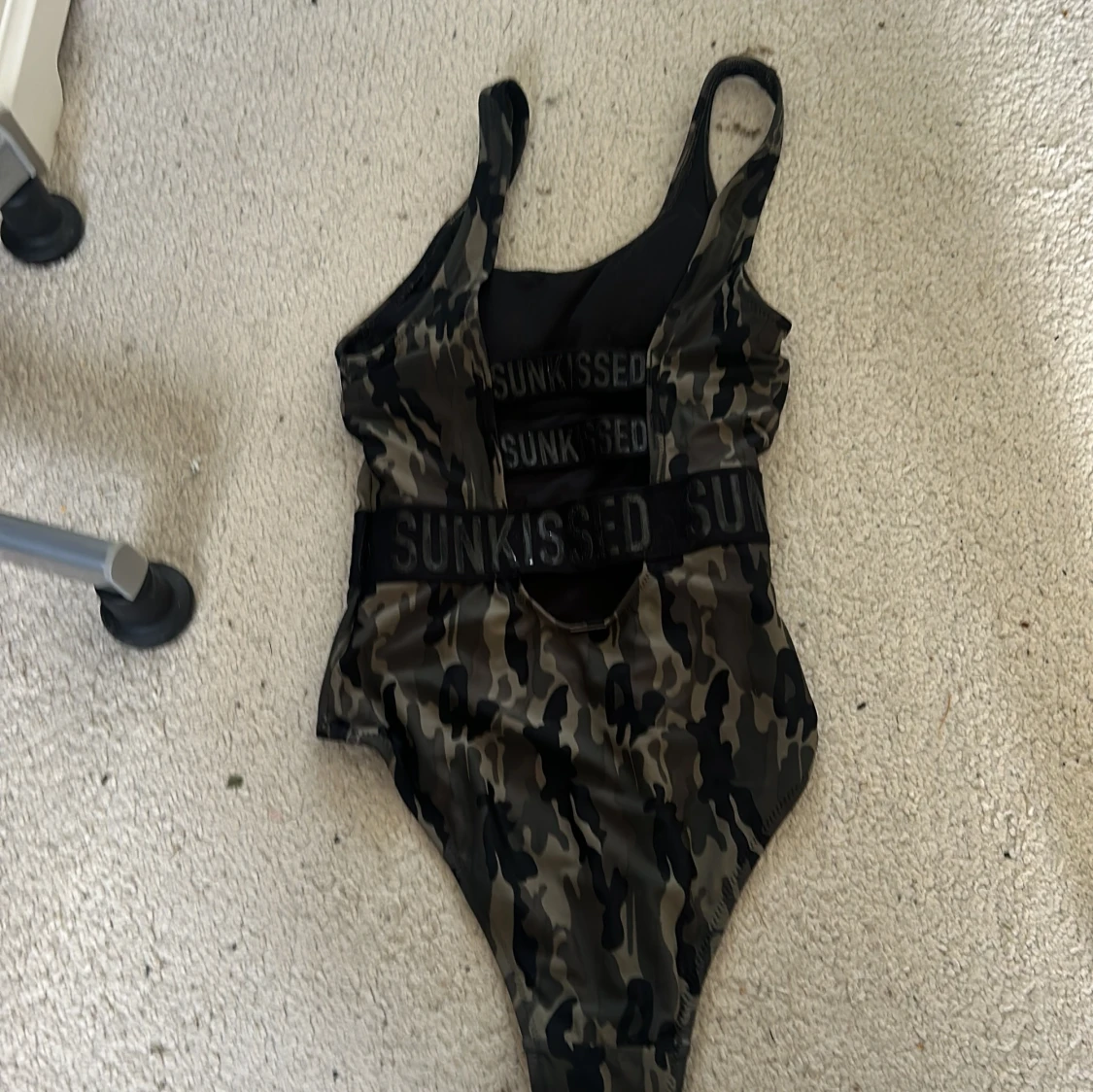 Kamouflagemönstrad baddräkt från Sunkissed - 90