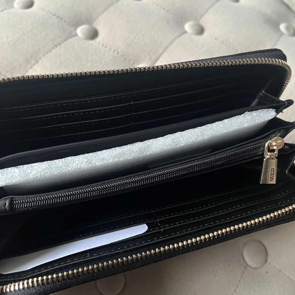 GUESS PLÅNBOK/VÄSKA - 91