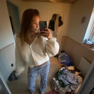 Pyjamasbyxor  - Säljer mina superfina randiga pyjamasbyxor💕 De är perfekta nu till hösten🍁