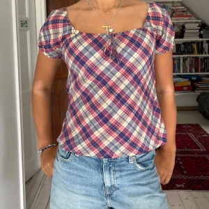 Rutig topp - Jättegullig rutig topp🍇🪁