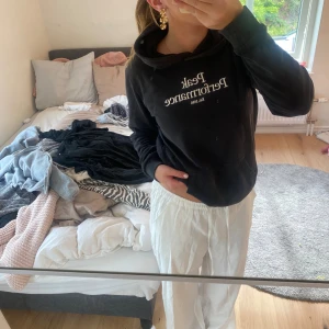 Peak performance hoodie - En lite äldre peak performance hoodie men fortfarande i bra skick