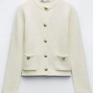 Zara kofta 🎀 - Storlek L men sitter som s/m 🎀 Mycket fint skick  Ny pris 399kr