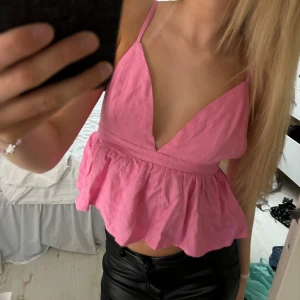 Linne - Rosa linne. Linnet saknar lapp så vet inte storlek eller märke, men skulle säga XS. Knappt använd, så den är i bra skick. 