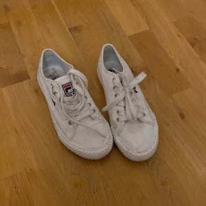 Fila tygskor - Fina skor som knappt är använda då det var för små för mig.