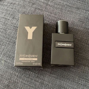 Ysl Le Perfume - Tja! Säljer min Ysl Le Perfume, 60 ml  Parfymen är helt full tagit 1-3 sprut max, box ingår, priset på marknaden 1400kr mitt pris 999kr, köp hos mig och spara 400+ kr!