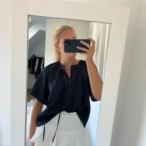 Svart blus - I princip aldrig använd