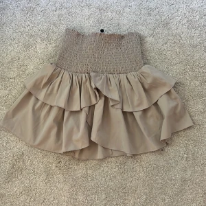 Neo noir kjol - Super gullig kjol från neo noir.