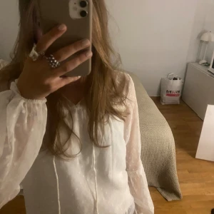 Vila blus!! - Vila blus!! Fint skick, skriv om ni har några funderingar! Skickar inom 1-2 dgr❣️❣️