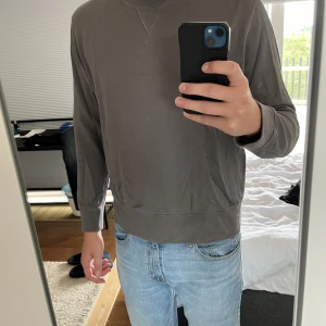 Arket Crewneck - Säljer min arket tröja pga inte använt något. Cond: 9/10 Den är alltså i väldigt bra skick!