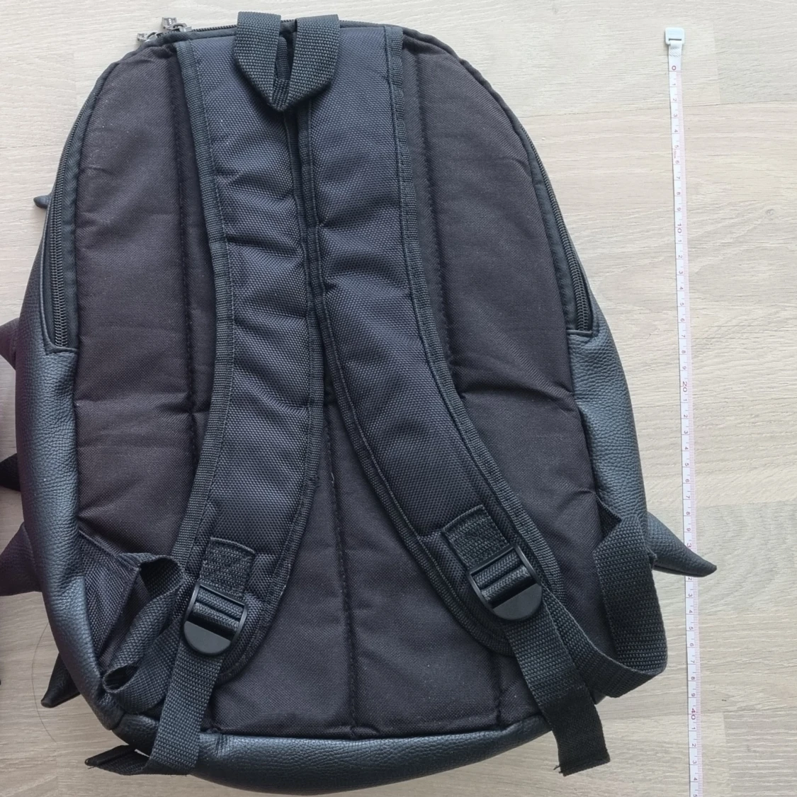 Madpax svart taggig ryggsäck - 91