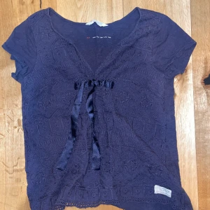 Blå oss Molly blus  - En blå jättefin odd mollly blus.En superfin urringning och nästa aldrig använd!🥰skriv för fler bilder. Köparen står för frakten 💓