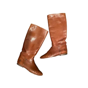 Bruna boots  - Så snygga boots i bra skick! Skriv privat vid intresse eller frågor🫶🏼🫶🏼 