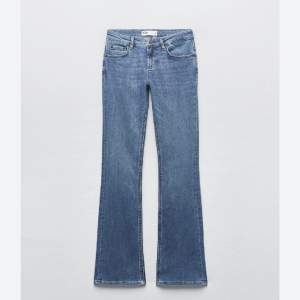 Fina lågmidjade blåa jeans från zara som är helt slutsålda, används inte längre