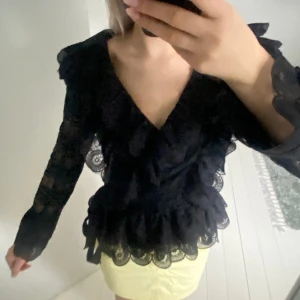 Spets blus  - VÄRLDNES finaste spetsblus som man knyter! Dröm