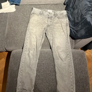 Jack and jones jeans gå - Jeans i bra skick Mindre slitningar finns