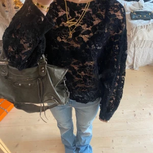 Topp - SUPER snygg topp/ tröja❤️❤️passar perfekt till till fest men också vardag💓