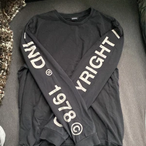 !INTRESSEKOLL! - Intressekoll på min finaste dieseltröja, okej skick köpt på second hand så man ser att den är gammal. Skriv prisförslag om du är intresserad👌