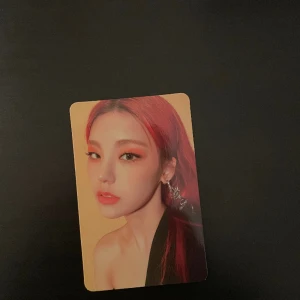 Yeji guess who pc - 50kr + 15kr frakt  Tar bara Swish  Dm för mer info 💗