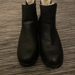 Alley varmfodrade  - Svarta Alley skor i storlek 41. Fordrade hela vägen. 